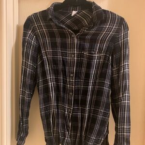 Black and White Plaid Shirt, no size listed but fits as S-M.